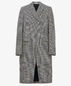 Discover the latest fashion trends from The Tonight Show and more! Shop Olivia Cooke's chic coat, Becky Lynch's stylish jacket, and more must-have items.